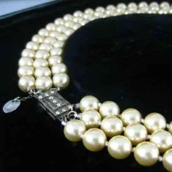 Franklin Mint Jackie Kennedy Triple Strand Pearl Necklace With CZ Clasp - Picture 15 of 16